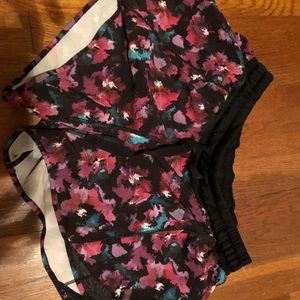 Lululemon Hotty hot shorts!